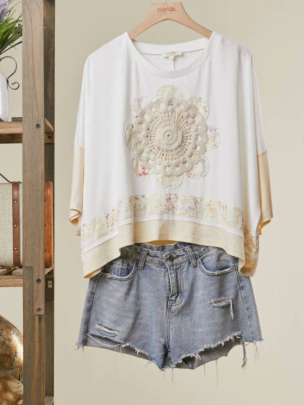 Mello Boho, lace-embroidered, short-sleeve, round-neck top. Size Medium